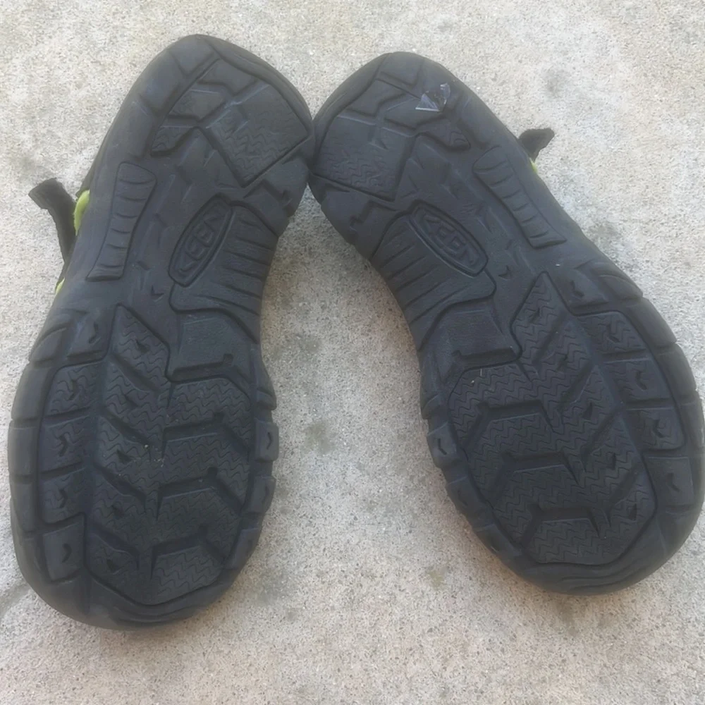 Keen Big Kids Newport H2 Water Sandal Black/Lime/Green Size 3